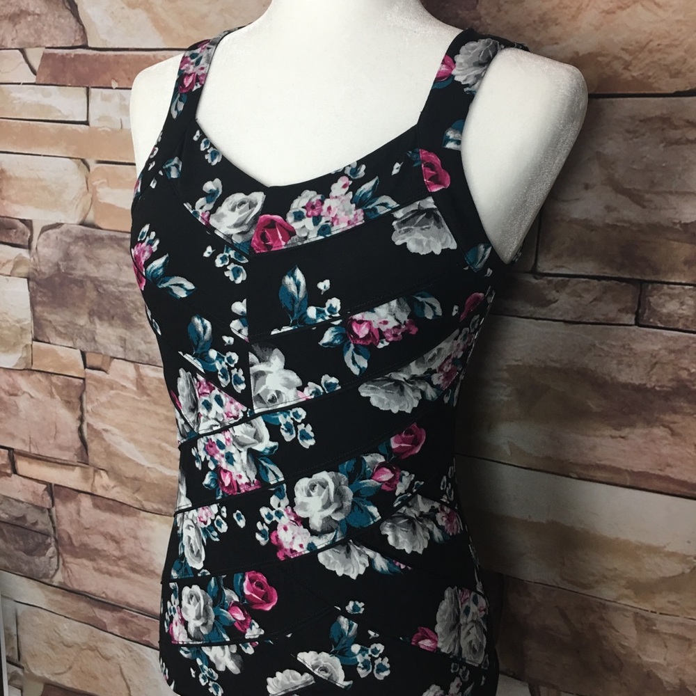 WHBM | Floral Tank Top - Picture 3 of 7